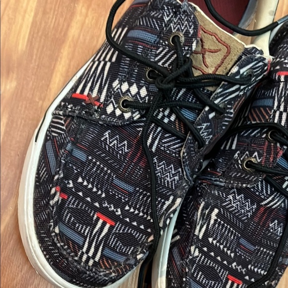 Twisted X Print Aztec Patterned Sneakers - Black and Red Size 8 - Picture 2 of 7
